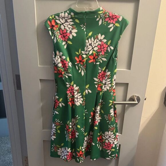 NWT VINCE CAMUTO Floral Green Mini Dress - Picture 9 of 9